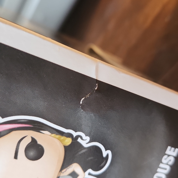 Vaulted Funko POP Amy Winehouse 48 Damaged Box - Picture 8 of 9